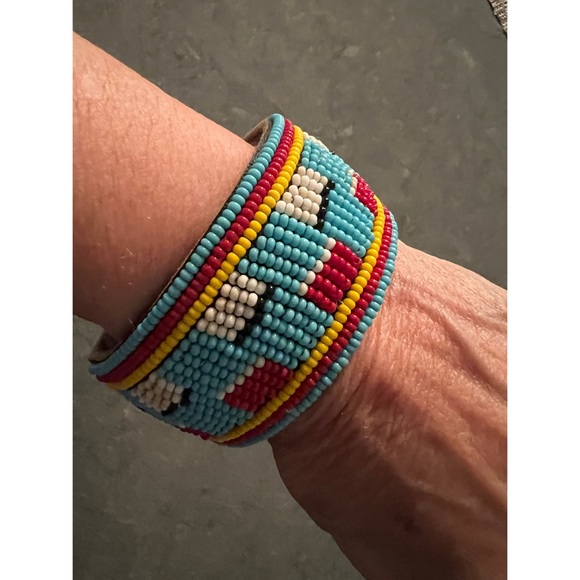 New Maasai hand-beaded bracelet. - Picture 1 of 7